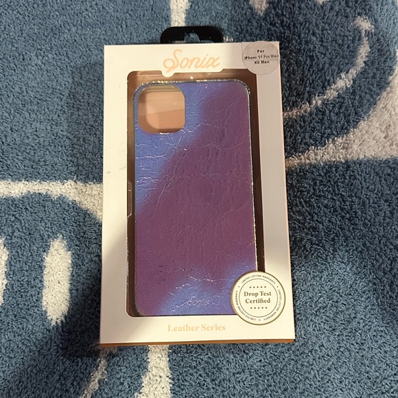 iPhone 11 Pro Max case - Picture 1 of 4